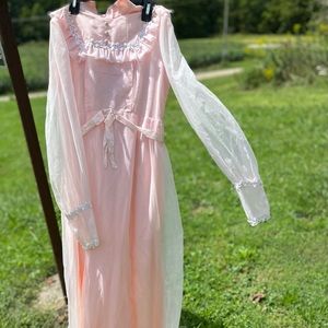 Beautiful vintage 1960s dress